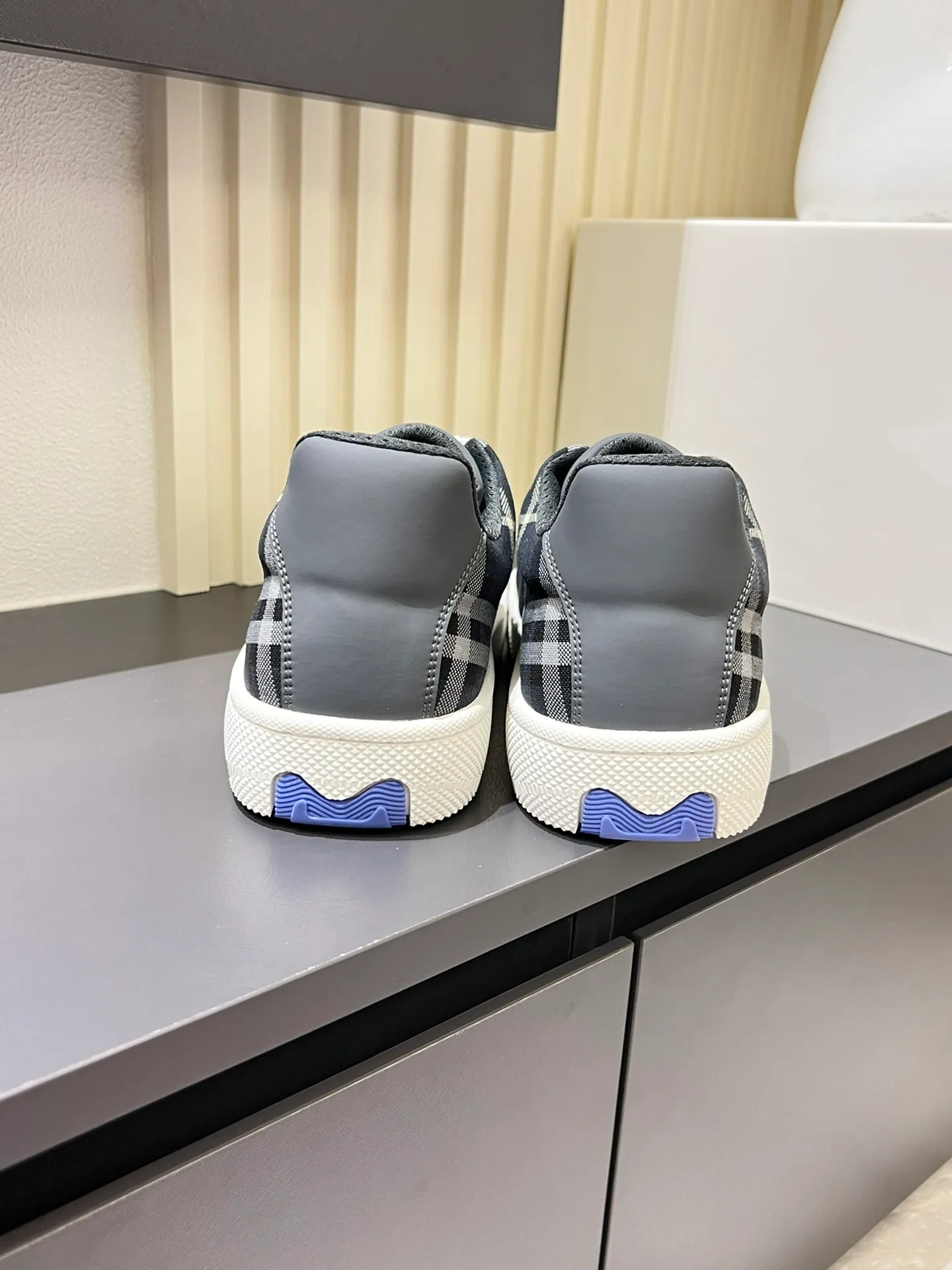 Men's shoes 💰p380 "Burberr*" new thick-soled men's casual sports shoes, cool sneakers and bread shoes, originally purchased and developed, the top version of Box series sports shoes, made of smooth calfskin fabric, embellished with embossed Equestrian Knight logo (EKD). Made of mesh lining, the laces are decorated with metal coils, the rubber soles are decorated with the Burberry letter logo, and the original molded 3.5CM two-color T men's shoes 💰pU outsole! Male 38-44 (45 customized)